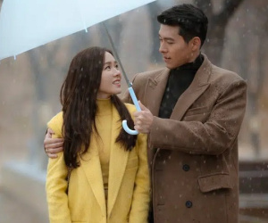Son Ye Jin và Hyun Bin bị bắt gặp đưa cún cưng đi dạo ngoài sông Hàn?