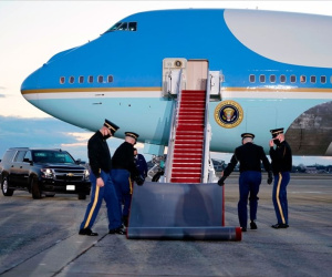 Sự cố bất ngờ trước chuyến bay Air Force One đầu tiên của ông Biden
