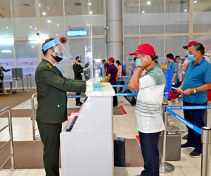 Hàng không nâng cảnh báo phòng chống dịch lên mức cao nhất, giá vé máy bay Tết giảm sâu