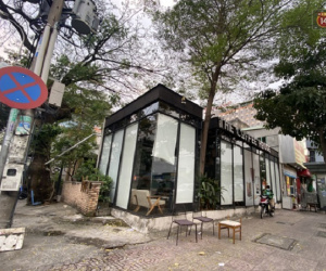 Quán cà phê The Coffee House, quán ăn, lẩu dê ở TP.HCM bị phong toả vì nhân viên sân bay Tân Sơn Nhất mắc Covid-19 từng đến