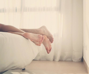 Vụ cảnh sát nhiễm Covid-19 'mây mưa' với nhân tình trong phòng cách ly: Người phụ nữ tiết lộ lý do được ra vào phòng bệnh mà không ai nói gì