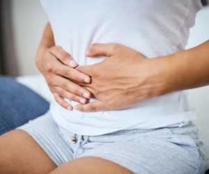 4 biểu hiện bất thường ngầm cảnh báo viêm cổ tử cung mãn tính đang đe doạ sức khoẻ của bạn