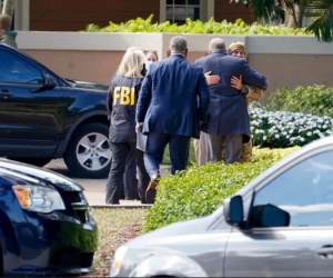 Nghi phạm ấu dâm có thể đã bắn xuyên cửa sát hại hai đặc vụ FBI
