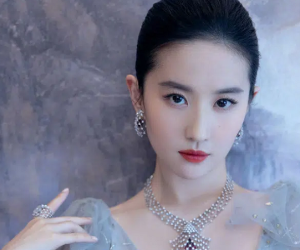 No.1 hot search Weibo: Hồ Ca chính thức lên tiếng trước tin đồn đăng ký kết hôn cùng Lưu Diệc Phi