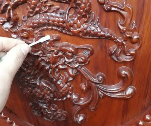 Dùng hết 4 gói tăm bông mới 'xử lý' xong 1 chiếc ghế, ai cũng đồng cảm với 'cơn ác mộng' từ tấm bé