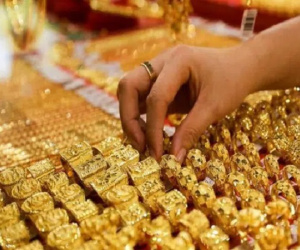 Vàng trong nước ngày càng đắt, cao hơn giá vàng thế giới tới 6,5 triệu đồng/lượng