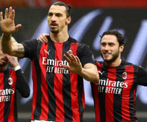 Kết quả Milan 4-0 Crotone: Ibra ghi bàn thứ 500 cấp CLB, Milan giành lại ngôi đầu