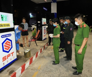 Hơn 500 cảnh sát vây bắt đường dây làm giả hàng trăm triệu lít xăng