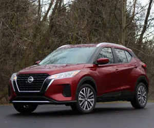 Soi chi tiết chiếc ô tô 450 triệu đồng, trang bị cả 'tá' công nghệ của Nissan