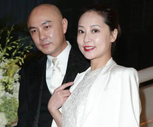 'Vi Tiểu Bảo' Trương Vệ Kiện ly thân cùng vợ sau hơn 20 năm bên nhau không một mụn con?