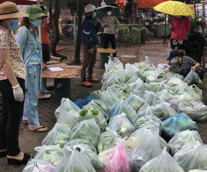 Đón Tết 'đặc biệt' trong chung cư phong tỏa: Tình người ấm áp xua tan nỗi sợ dịch bệnh