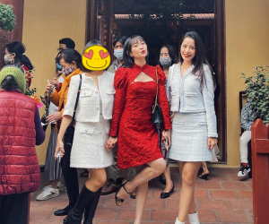 Sun Ht mặc váy khoét ngực, pose dáng 'xì tin xì khói' khi đi chùa khiến dân mạng nhíu mày