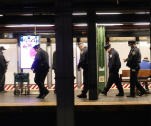 New York: Nhiều người vô gia cư bị tấn công bằng dao, hàng trăm cảnh sát triển khai phong tỏa các ga tàu điện ngầm