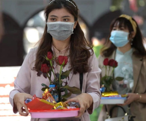 Hà Nội: Valentine vào đúng mồng 3 Tết, hàng trăm bạn trẻ rủ nhau đến chùa Hà cầu duyên