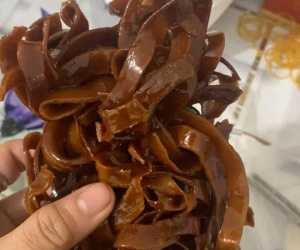 Cô gái trổ tài làm đồ ăn vặt đón Tết, kết quả nhiều người đoán là khúc gỗ hoặc bánh đa, nào ngờ lại là món mứt siêu dễ này!?