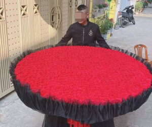 MXH 'dậy sóng' vì món quà Valentine của chàng trai Nghệ An: 999 bông hoa hồng gây choáng ngợp
