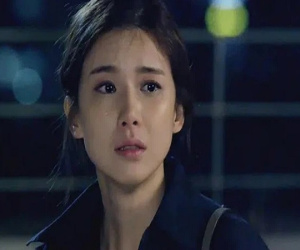 Mùng 3 Tết về quê lì xì mừng tuổi mẹ chồng nhưng bà vội nói 'Khoan đã!' rồi làm một điều khiến tôi tái mặt