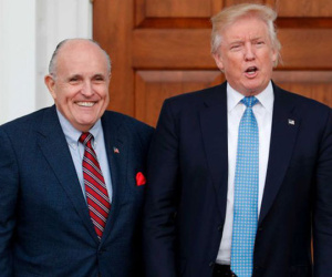 Thoát án ở Thượng viện, ông Trump vẫn chưa thể yên thân