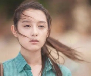 Những tưởng chị gái được sống sung sướng, tôi thất kinh khi nghe chuyện về những vết đinh trên cánh tủ quần áo