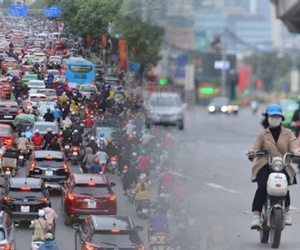 Hà Nội trong ngày làm việc đầu tiên của năm mới: Nhiều tuyến đường thông thoáng khác lạ, đường Nguyễn Trãi 'thất thủ'
