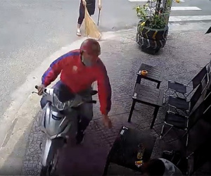 Bị giật điện thoại 34 triệu khi ngồi cà phê vỉa hè
