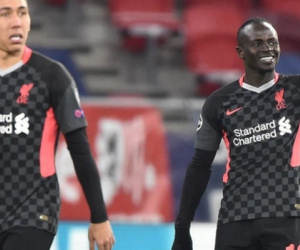 Liverpool mất oan 1 bàn thắng vì trọng tài biên?