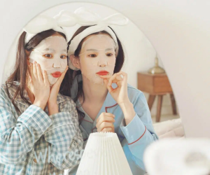 Đắp mặt nạ giấy để dưỡng da nhưng nếu mắc 4 sai lầm này thì hóa công cốc
