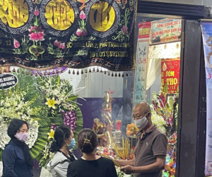 Tang lễ cố diễn viên Hải Đăng: Khung cảnh buồn bã, bố ruột nén đau thương lo liệu hậu sự cho con trai trong ngày đầu năm