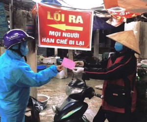 Người dân Chí Linh (Hải Dương) bắt đầu đi chợ bằng tem phiếu theo ngày chẵn - lẻ