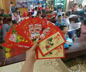 Hết Tết, học sinh quay trở lại trường: Khai bút bá đạo, lì xì đầu năm, không quên check-in khung cảnh đi học mùa dịch