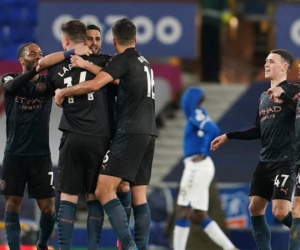 'Đè bẹp' Everton, Man City hơn MU tới 10 điểm trong cuộc đua vô địch