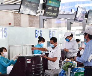 Chọn ngẫu nhiên hành khách bay từ Hà Nội, Quảng Ninh, Hải Dương vào TP HCM lấy mẫu dịch họng