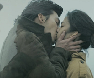 Cảnh hôn hơn 2 phút của Hyun Bin và Thang Duy bất ngờ hot trở lại sau 10 năm, Song Hye Kyo bị gọi tên