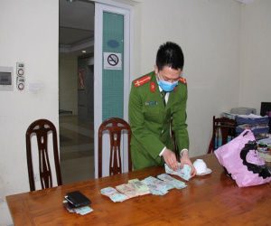 Phá sới bạc khủng ở Hưng Yên, bắt giữ 24 con bạc, tạm giữ 700 triệu đồng