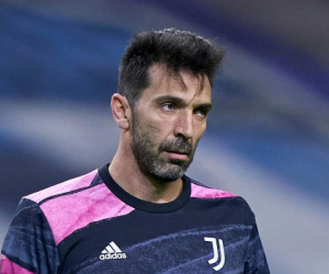 Thủ thành Buffon bị phạt vì xúc phạm đồng đội