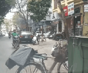 Anh Grab lì xì cô đồng nát 50 nghìn bị từ chối, hành động sau đó khiến tất cả bất ngờ