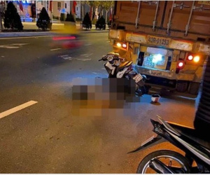 Thanh niên chạy Exciter chết thảm khi tông vào đuôi container đang dừng bên làn dành cho xe máy