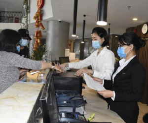 Dịch COVID-19 bùng phát: Du lịch lại đứng ngồi không yên