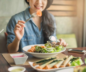 3 thói quen gây tổn thương túi mật, dễ dàng tạo sỏi, cái thứ 2 ai cũng nghĩ tốt nhưng lại gây hại cao nhất