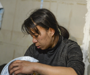 Mẹ bé gái 12 tuổi bị bạo hành, xâm hại tình dục ở Hà Nội: 'Vớ được cái gì ở ngoài đường là đánh nó bằng cái đấy'