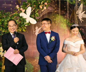 Tin tưởng nhờ bạn thân làm phù dâu, cô dâu chết sững khi thấy cô nàng 'trà xanh' tỏ tình cùng chồng mình ngay giữa sân khấu
