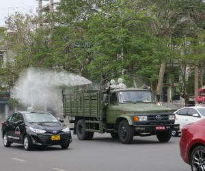Hải Phòng phun hóa chất khử trùng diện rộng trên các tuyến đường chính