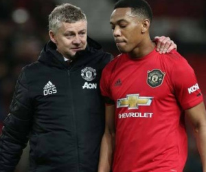 Martial thi đấu hời hợt, HLV Solskjaer phải bực tức quát lên giữa trận