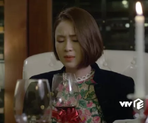 Hướng dướng ngược nắng tập 32: Châu rơi nước mắt trên bàn tiệc cầu hôn khi Kiên đang khóc nấc trong nhà xác
