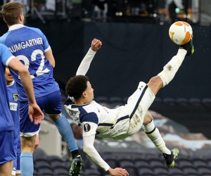 Alli lập siêu phẩm xe đạp chổng ngược, HLV Mourinho lập tức đổi thái độ