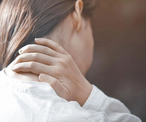 Nếu đau vai gáy đi kèm với những dấu hiệu kỳ lạ này, bạn cần đi khám lập tức 3 loại ung thư nguy hiểm
