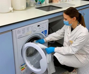 Phát hiện mới: Virus SARS-CoV-2 vẫn 'sống tốt' trên vải, quần áo đến 3 ngày