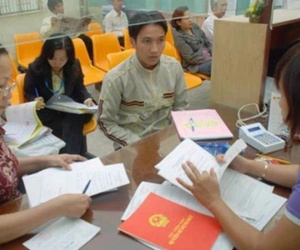 Tại sao người dân đổ xô đi làm giấy tờ đất đai trước ngày 1/3?