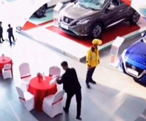Shipper đi làm vì đam mê: Giao đồ ăn cho khách, thấy ô tô đẹp quá xuống tiền mua luôn dù đã có 2 cái