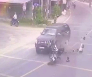 Chạy về báo tin cha bị tai nạn, con trai tông vào xe bán tải tử vong